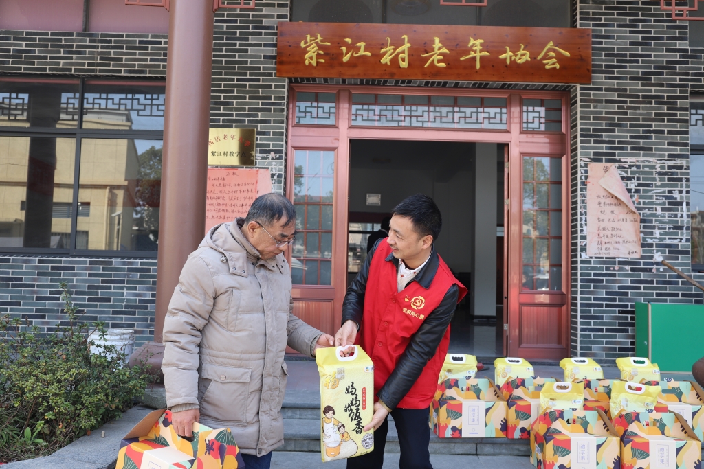 暖春意，敬老情-恒峰g22多年坚持慰问孤寡老人